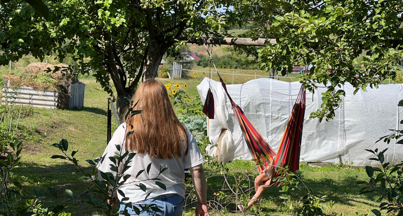 Теперь точно знаю, как нужно одеться на дачу и не выглядеть колхозницей: собираем удобный и стильный гардероб на природу
