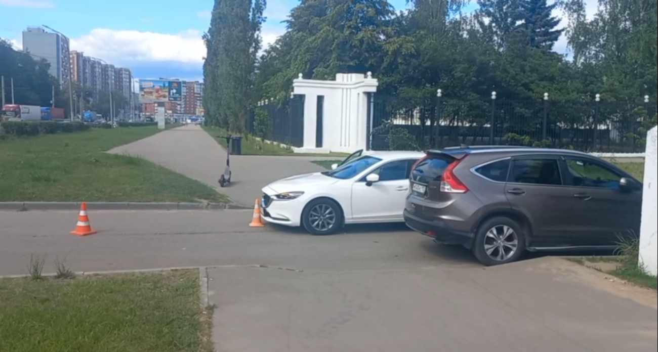 В Нижнем Новгороде подросток на самокате попал под колеса иномарки