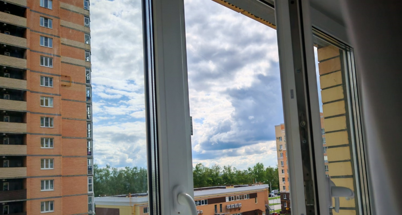 Чистые окна, как после клининга: растворяю 2 пакетика в кипятке - и стекла без единого развода