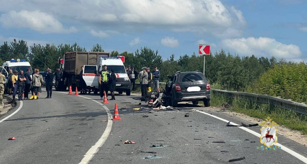 Началось расследование ДТП под Нижним Новгородом, где столкнулись грузовик с легковушкой и погибли люди 