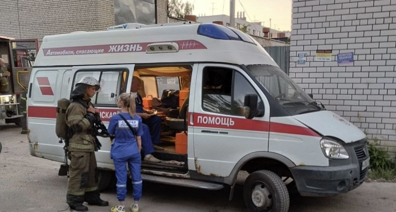 Автослесарь из Арзамаса попал под машину на работе и скрыл это