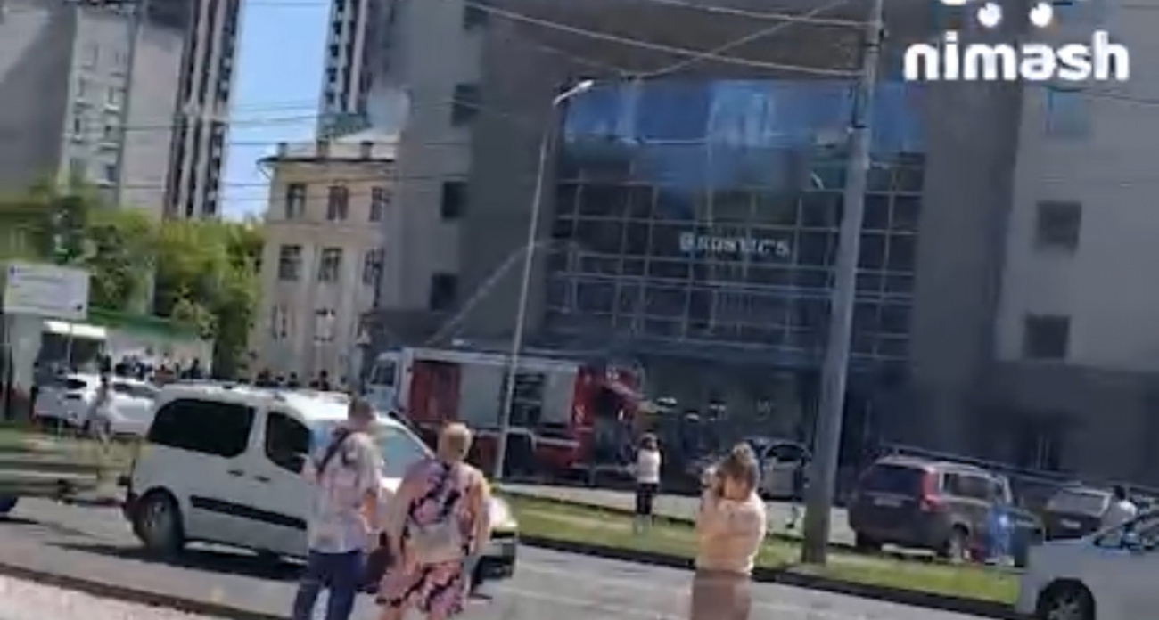 В Автозаводском районе горит торговый центр: эвакуировали 500 человек