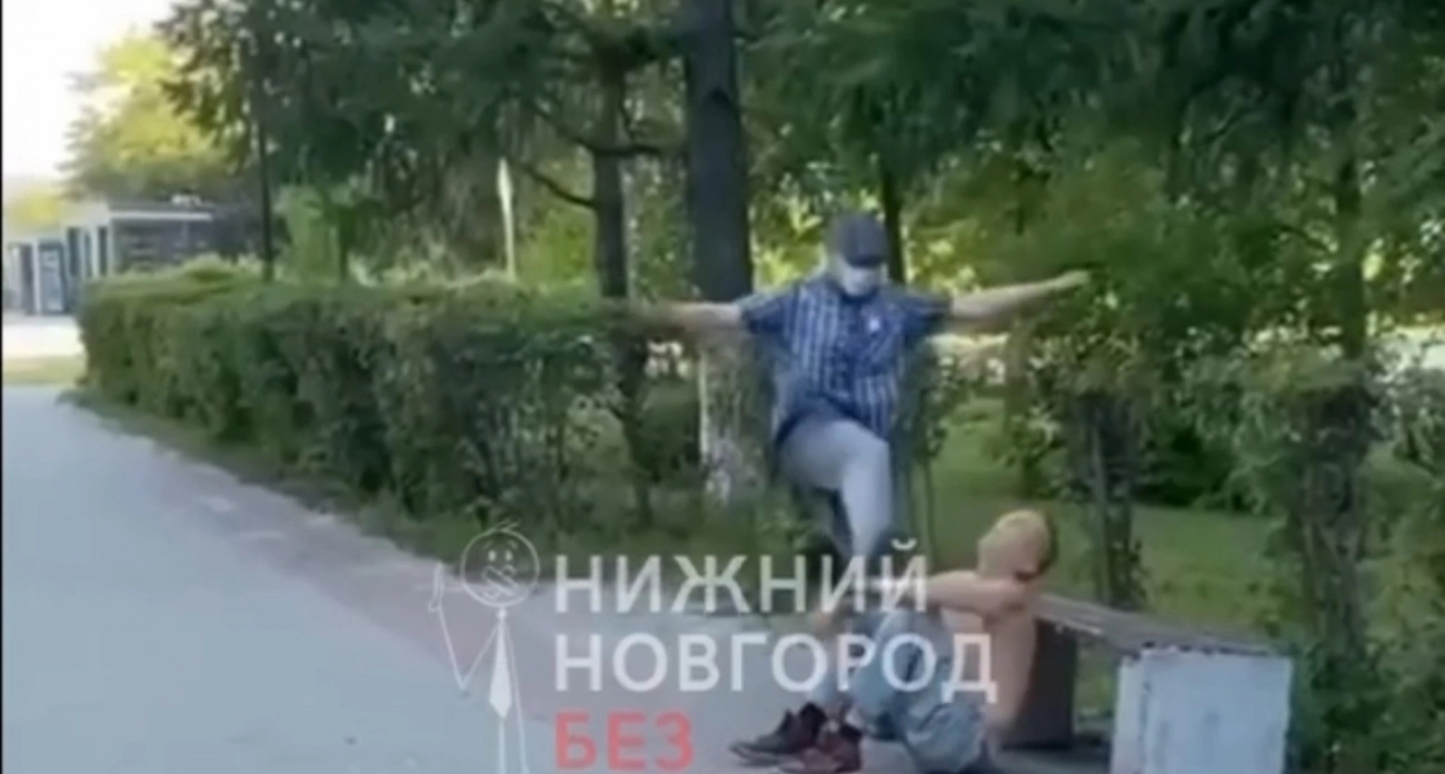 Фото к статье: Подростки из Дзержинска сняли "шоу с петардой", где напали на прохожего: дело дошло до полиции