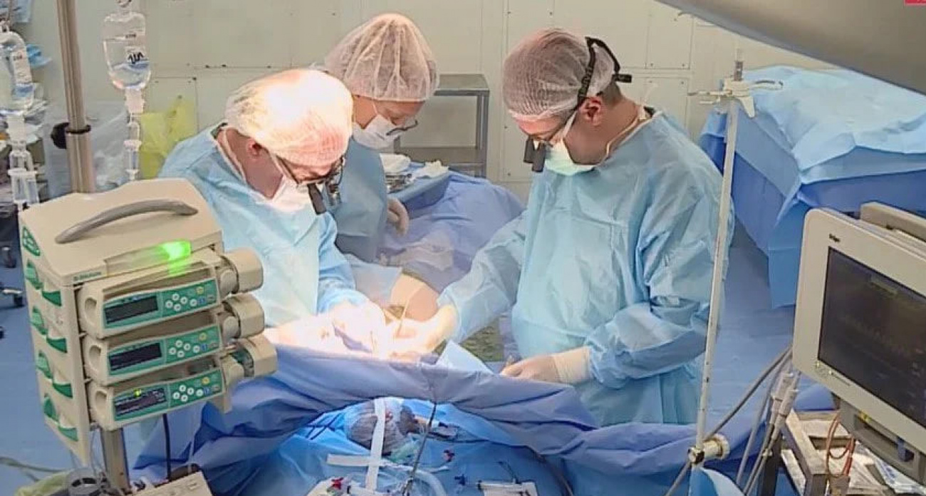 Нижегородские врачи совместно с московскими коллегами провели сложнейшую операцию, спасшую жизнь новорожденному