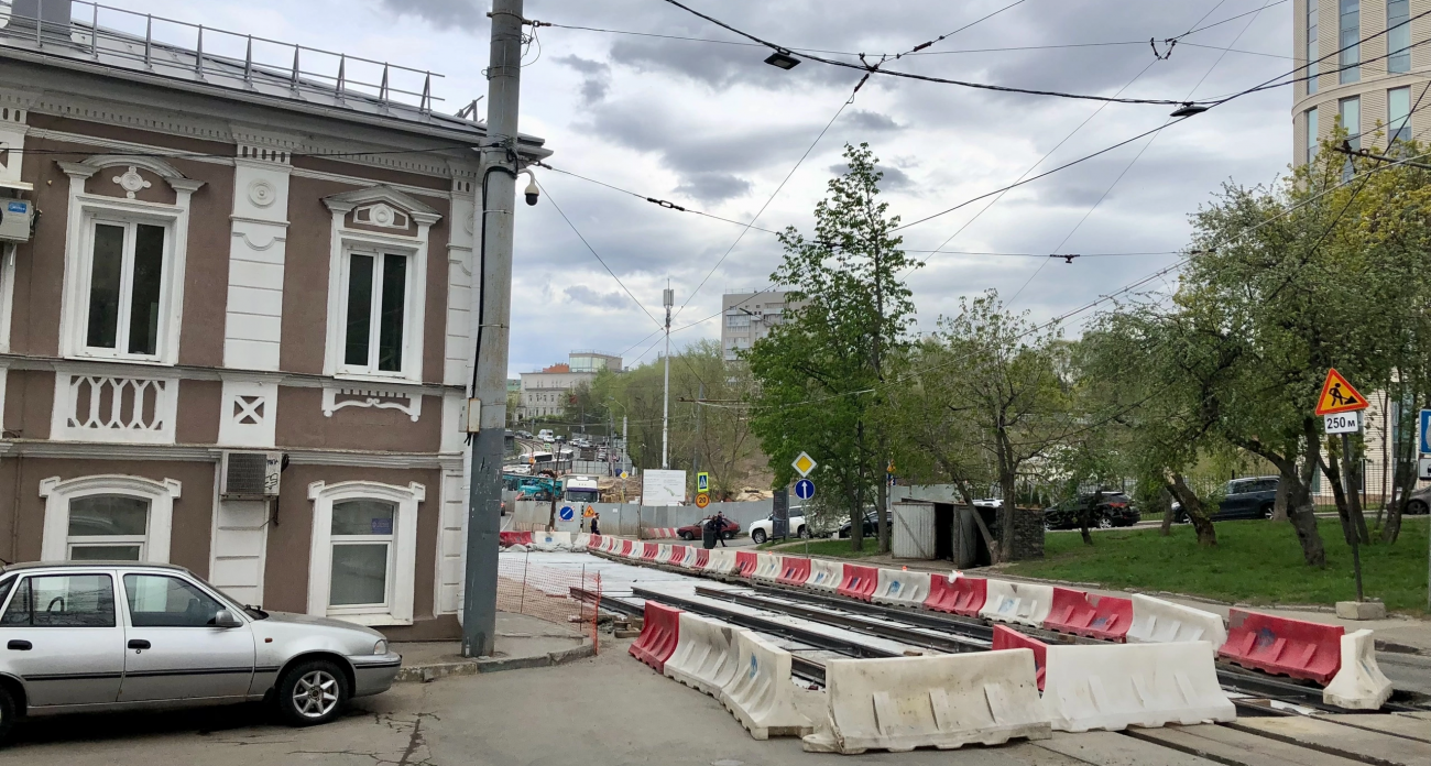 На улице Пискунова и других улицах Нижнего Новгорода закрыли дорогу из‑за аварии на водопроводе