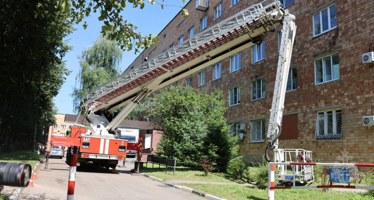 Больше 300 человек эвакуировали из нижегородской больницы из-за фейк-пожара