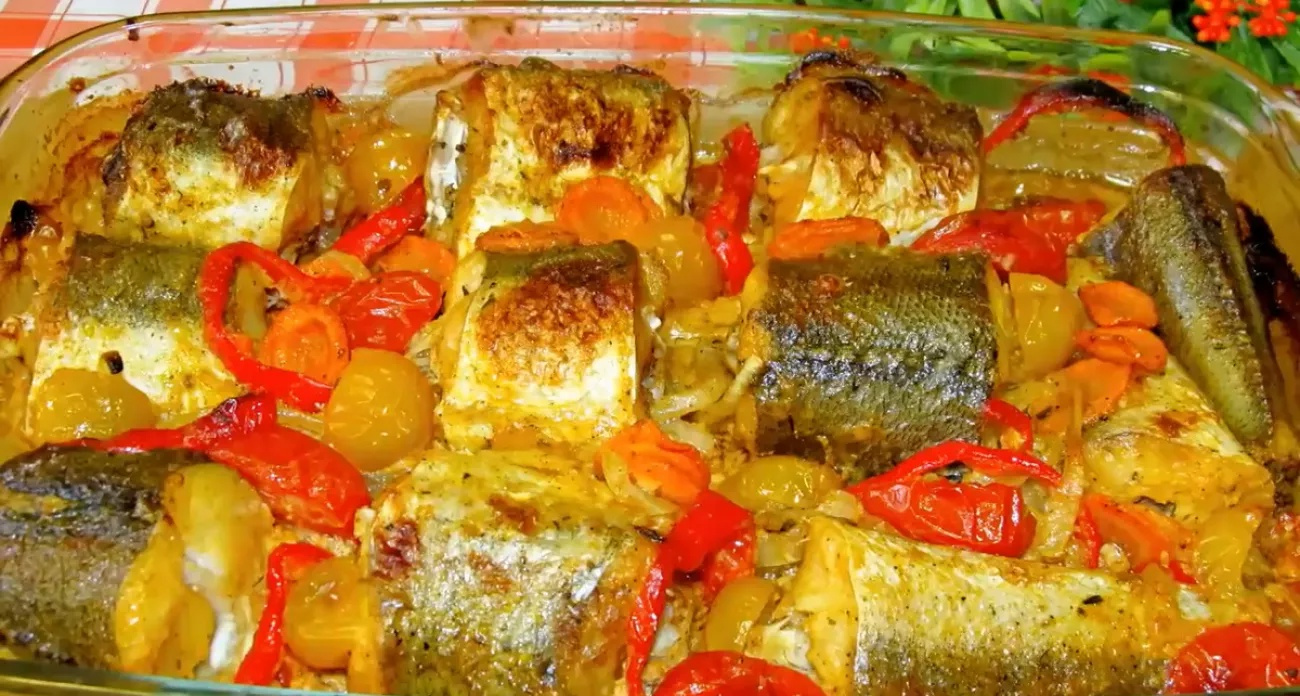 Скупаю килограммы этой дешевой рыбы — готовлю вкуснейший обед на всю семью