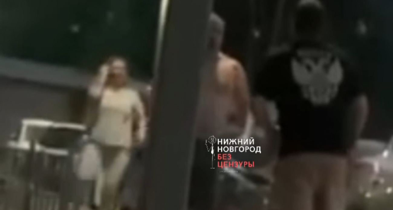 Мама двоих детей устроила семейную драму в Автозаводском районе: под горячую руку попали прохожие 