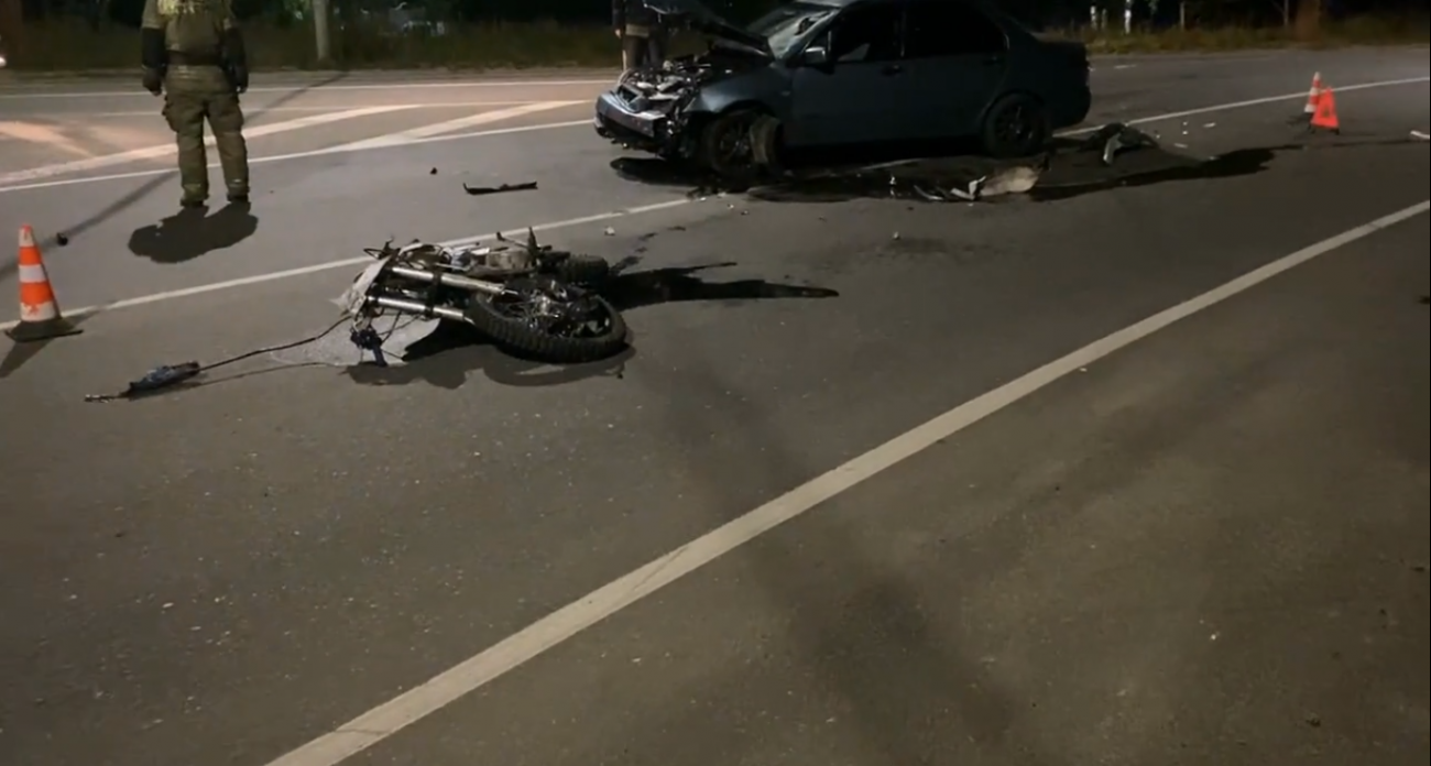 Подростки на питбайке столкнулись Mitsubishi в Дзержинске