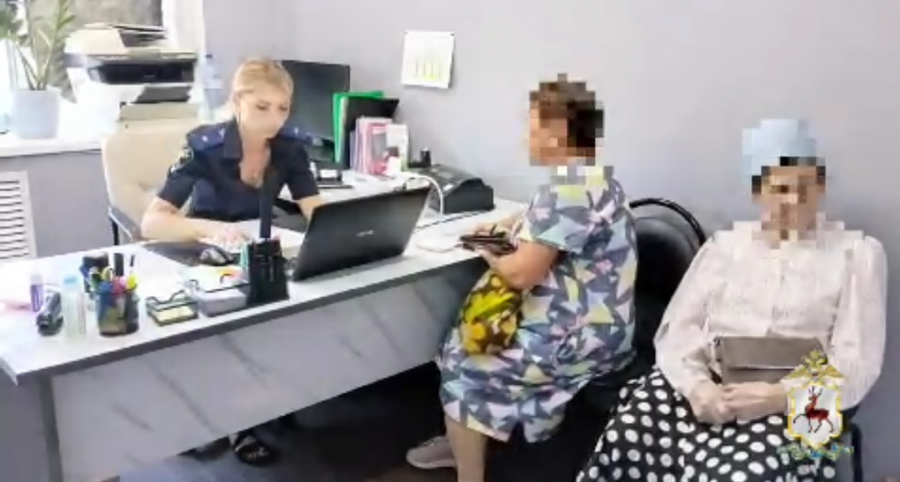 Курьер в Советском районе доставил посылку пенсионерки в полицию и там нашли 200 тысяч