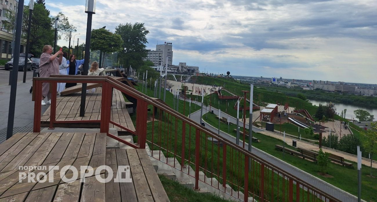 Усиление контроля за банковскими счетами подростков и отказ от смс-рассылок: законы, вступающие в силу в августе