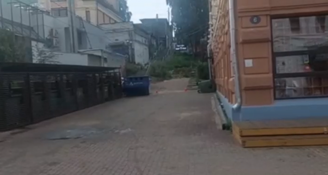 В центре Нижнего Новгорода рано утром легковушка сбила троих