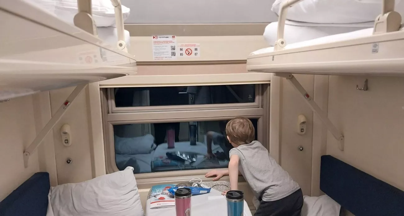 Фото к статье: "Кипяток с хлопьями ржавчины и жара под +30 в вагоне": как РЖД превращает поездки в испытание