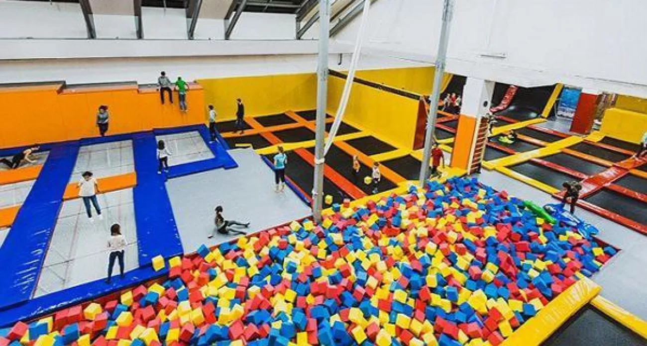 Фото к статье: Юному нижегородцу выплатили полумиллионную компенсацию за несчастный случай в батутном парке