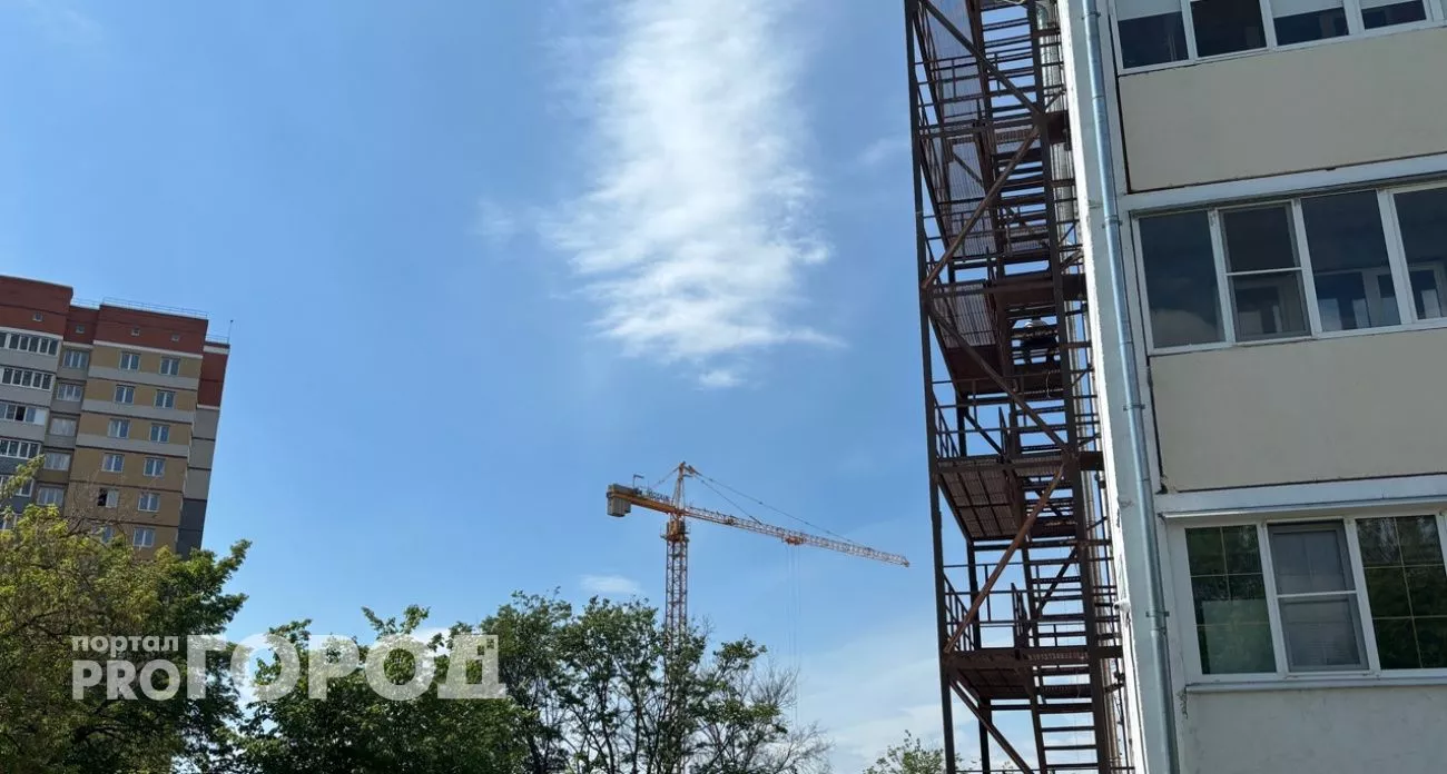 Фото к статье: На заводе металлоизделий в Кстово двое рабочих рухнули со строительных лесов