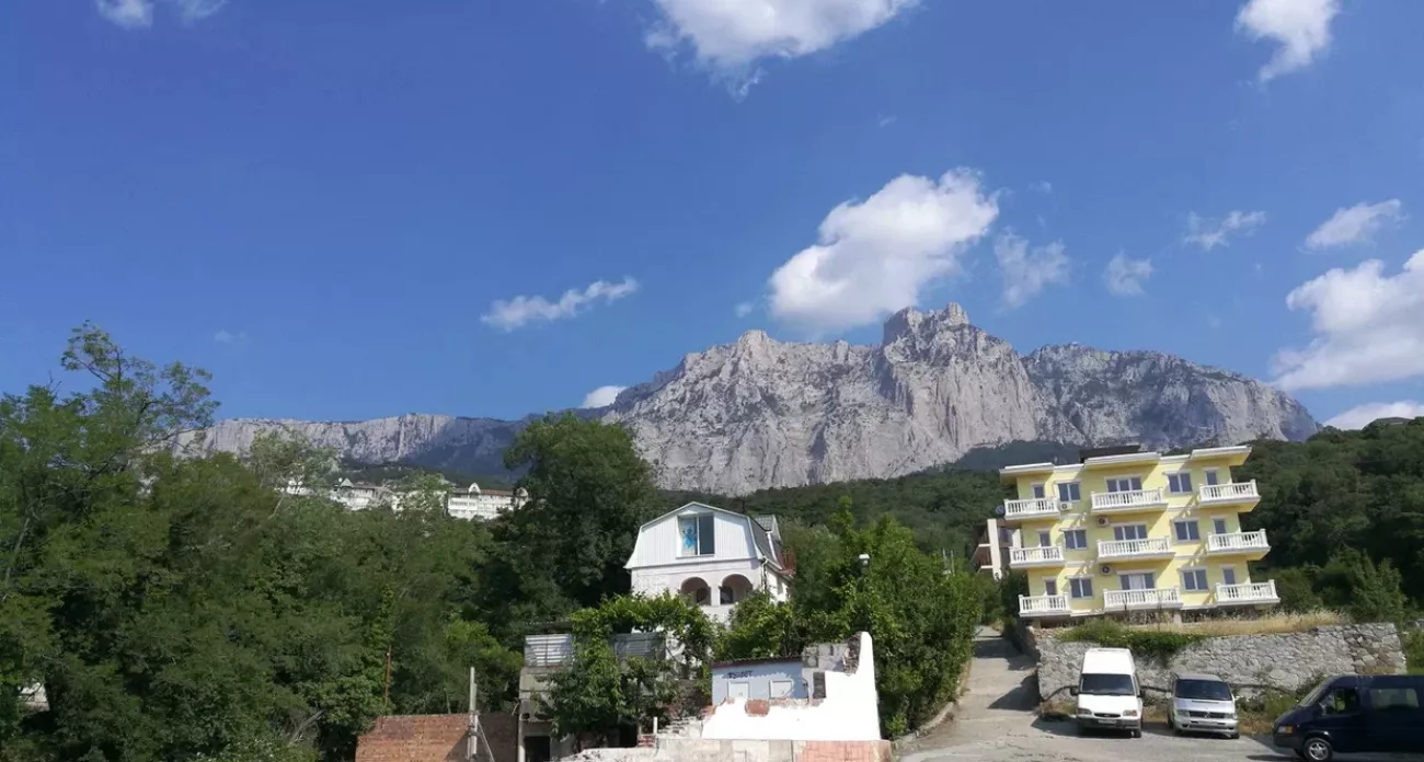 Фото к статье: Ай‑Петри пустует: знаменитая вершина Крыма теперь под запретом для туристов