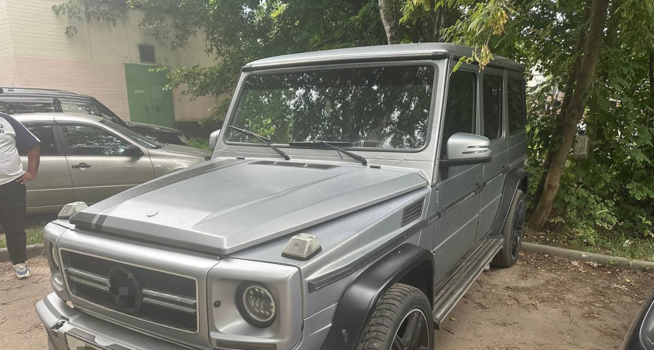 В Нижнем Новгороде поймали водителя Mercedes, который катал людей на крыше