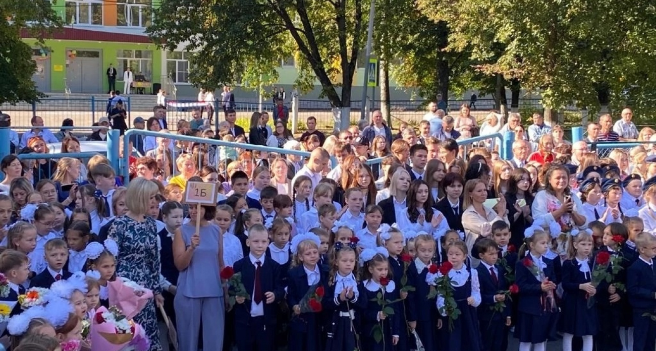 Школьники в восторге, а родители и учителя в шоке - в российских школах отменяют домашние задания