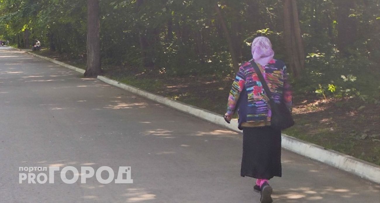 Пенсионерка из Нижнего Новгорода отдала неизвестным в тряпке и коробке из-под чая почти миллион рублей