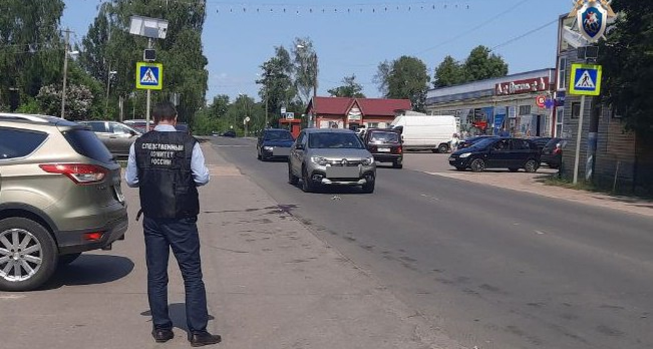 Бутурлинского полицейского будут за то, что он сел в машину без прав и сбил женщину