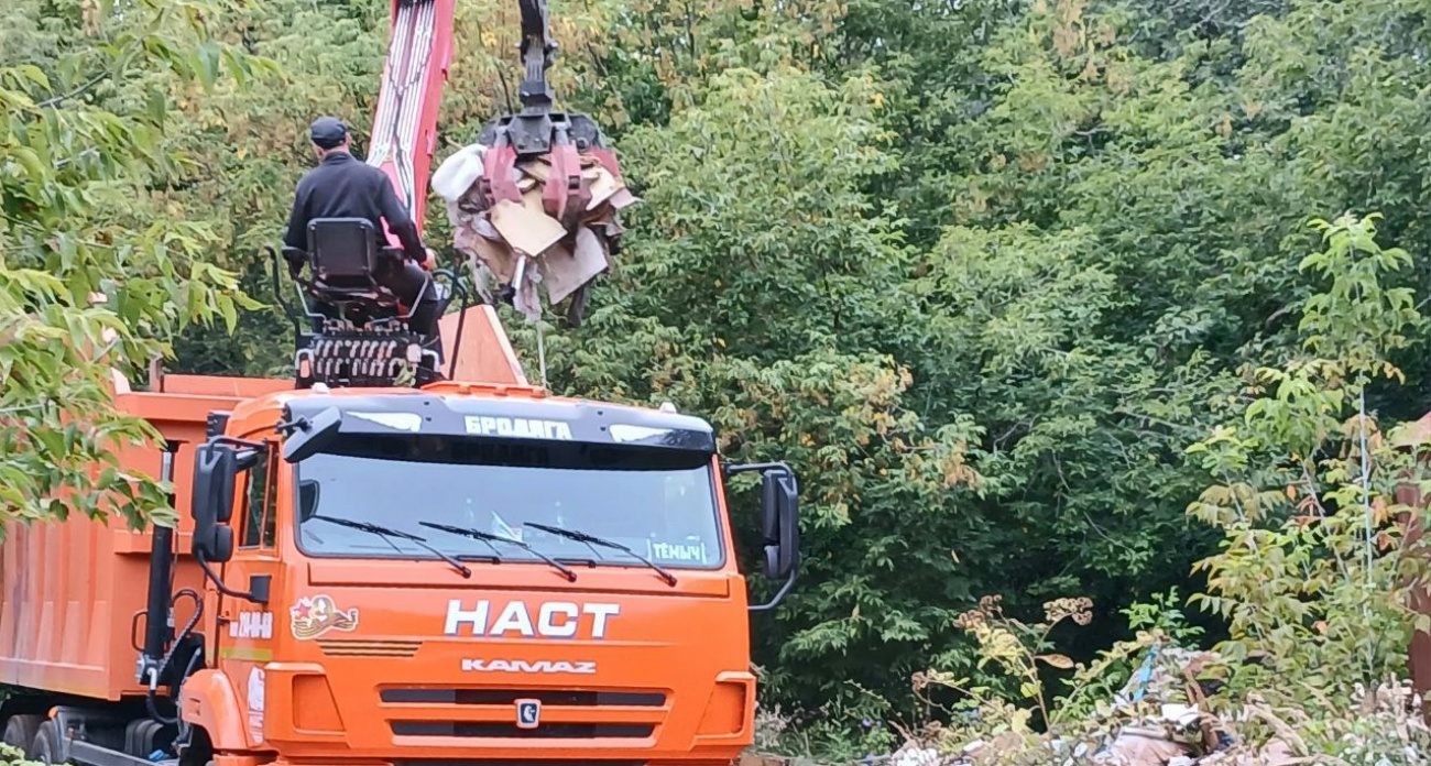В Ленинском районе убрали более 3 тысяч кубометров мусора с начала года