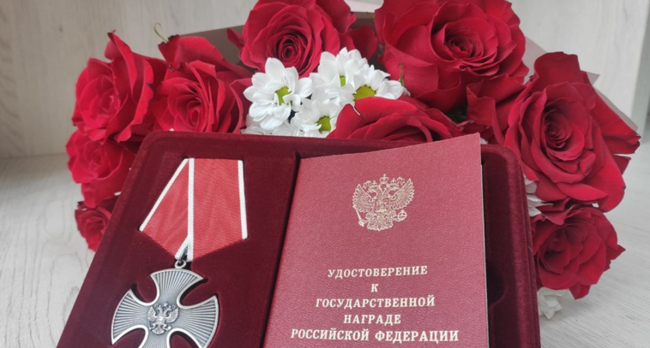 Семье героя СВО в администрации Ленинского района вручили орден Мужества