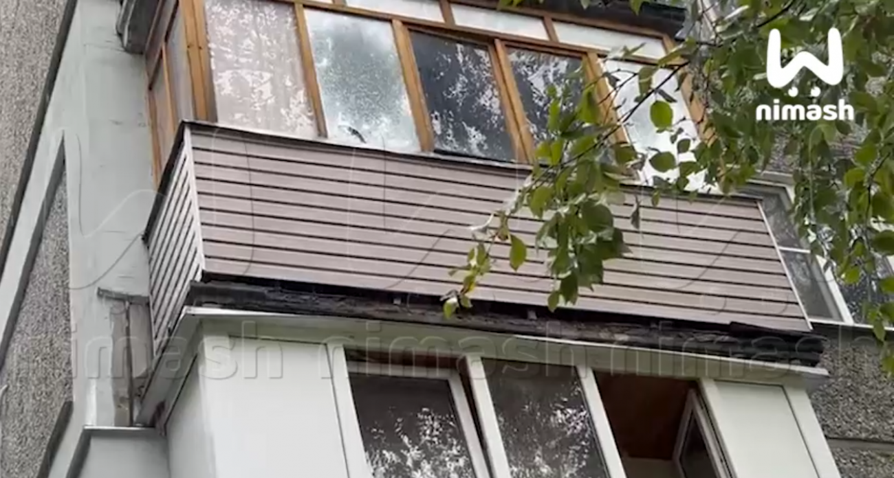 Взрыв освежителя: как в нижегородской многоэтажке вылетели окна и дверной проем