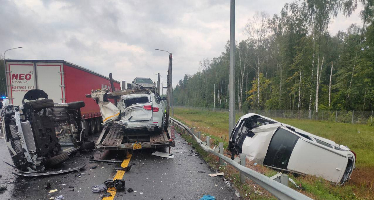 Столкновение грузовика и автовоза произошло на М-12 в Арзамасском районе: есть погибший