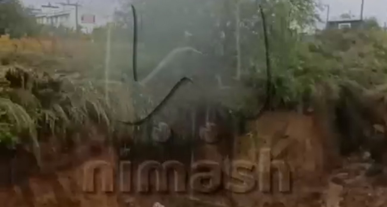 В ЖК "Окский берег" размыло грунт после дождей и образовался глубокий провал