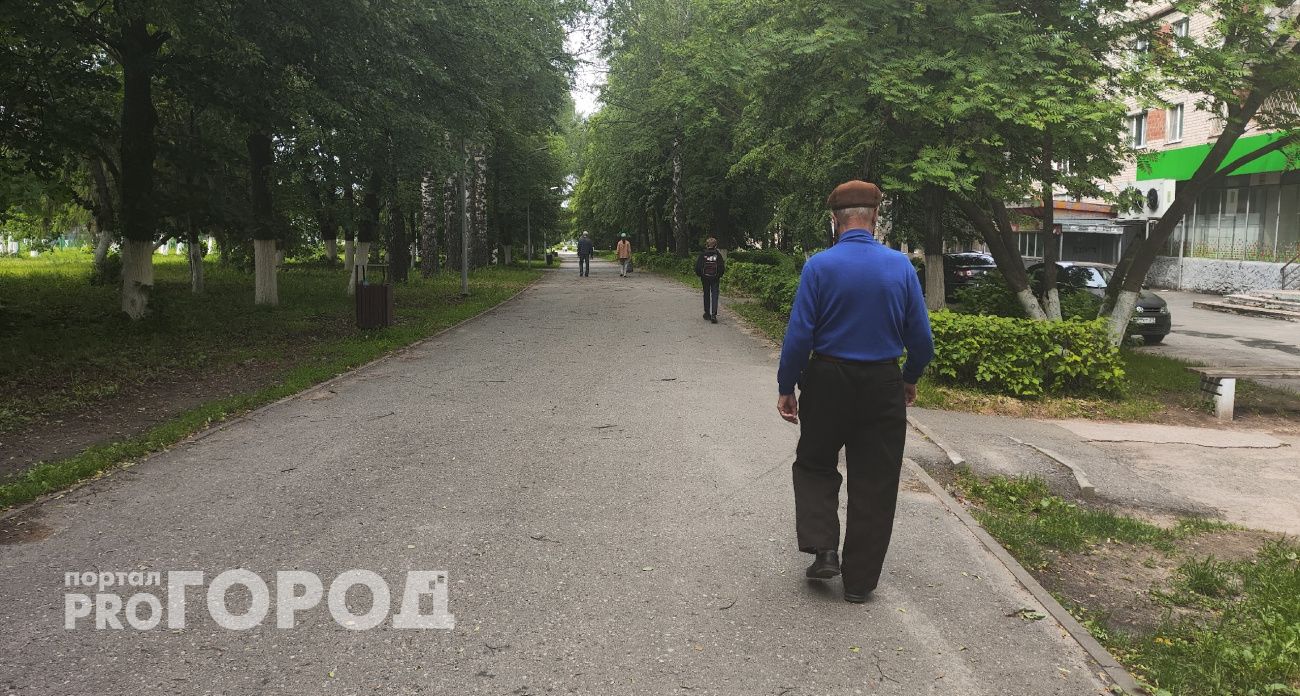 90-летний нижегородец вынес миллион рублей в коробке из-под пылесоса после телефонной атаки