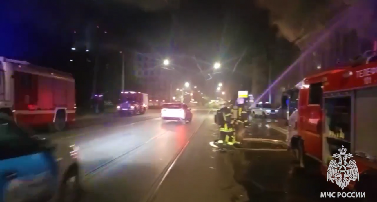 В центре Нижнего Новгорода ночью загорелось историческое здание