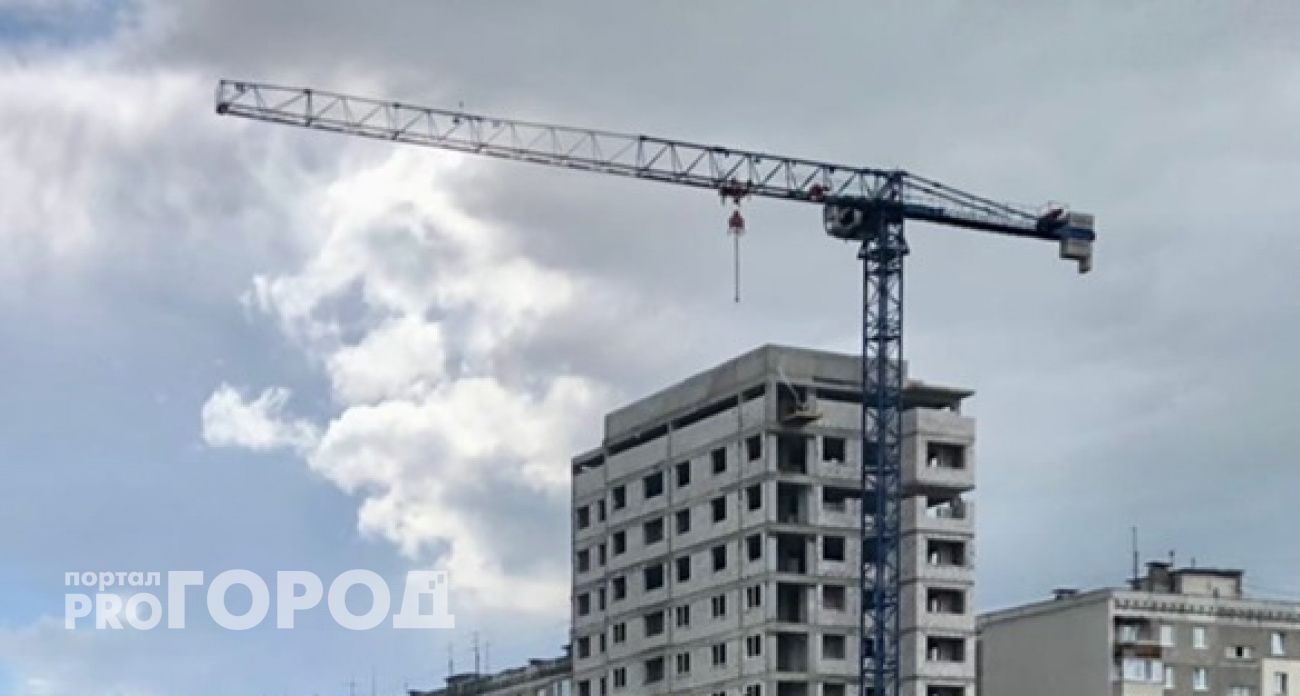 В Советском районе рабочий упал с высоты на стройке новой поликлиники