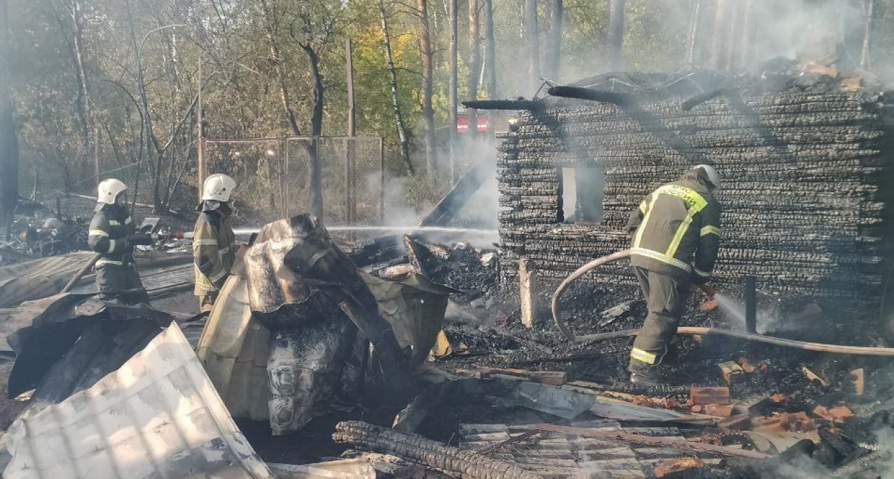 В Нижнем Новгороде огонь накрыл дачные дома и не оставил за собой ничего живого