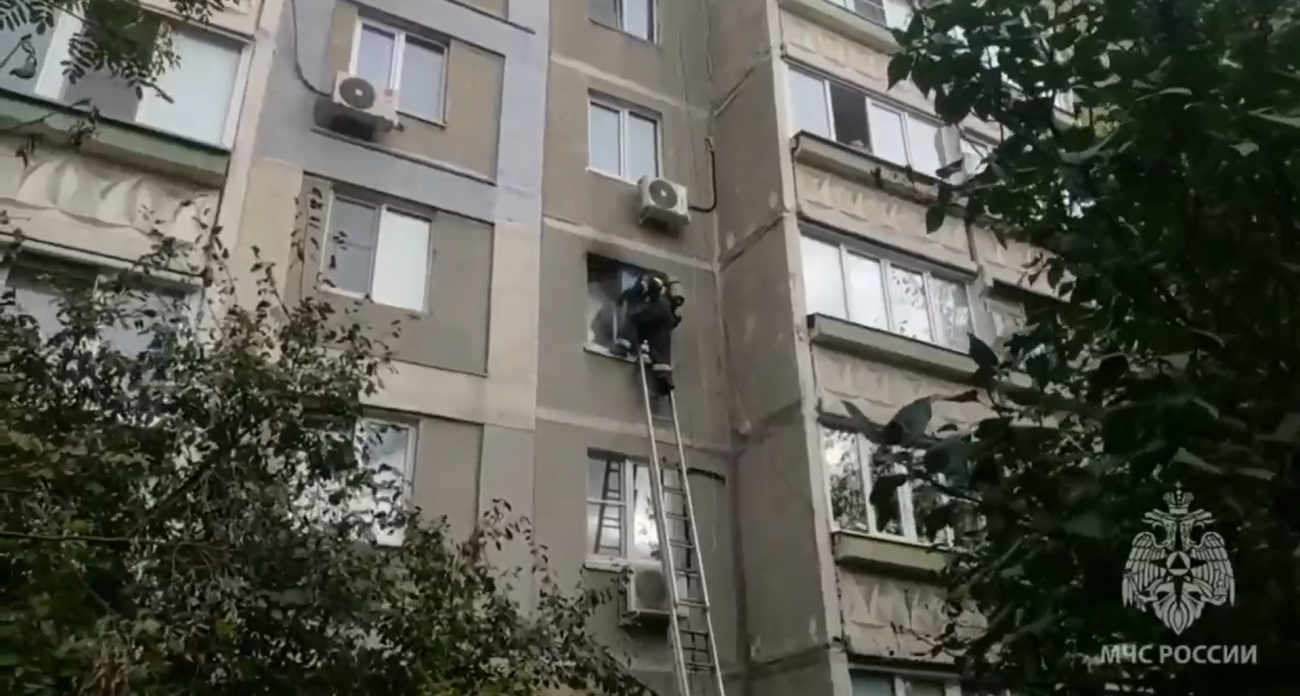 В Автозаводском районе из горящего дома вывели 25 человек: спасти удалось не всех