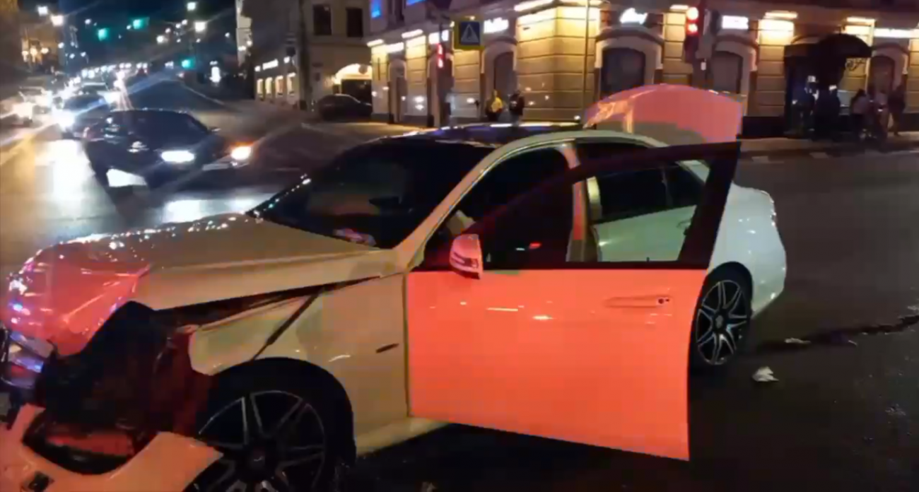 В центре Нижнего Новгорода столкнулись два авто: есть пострадавшие