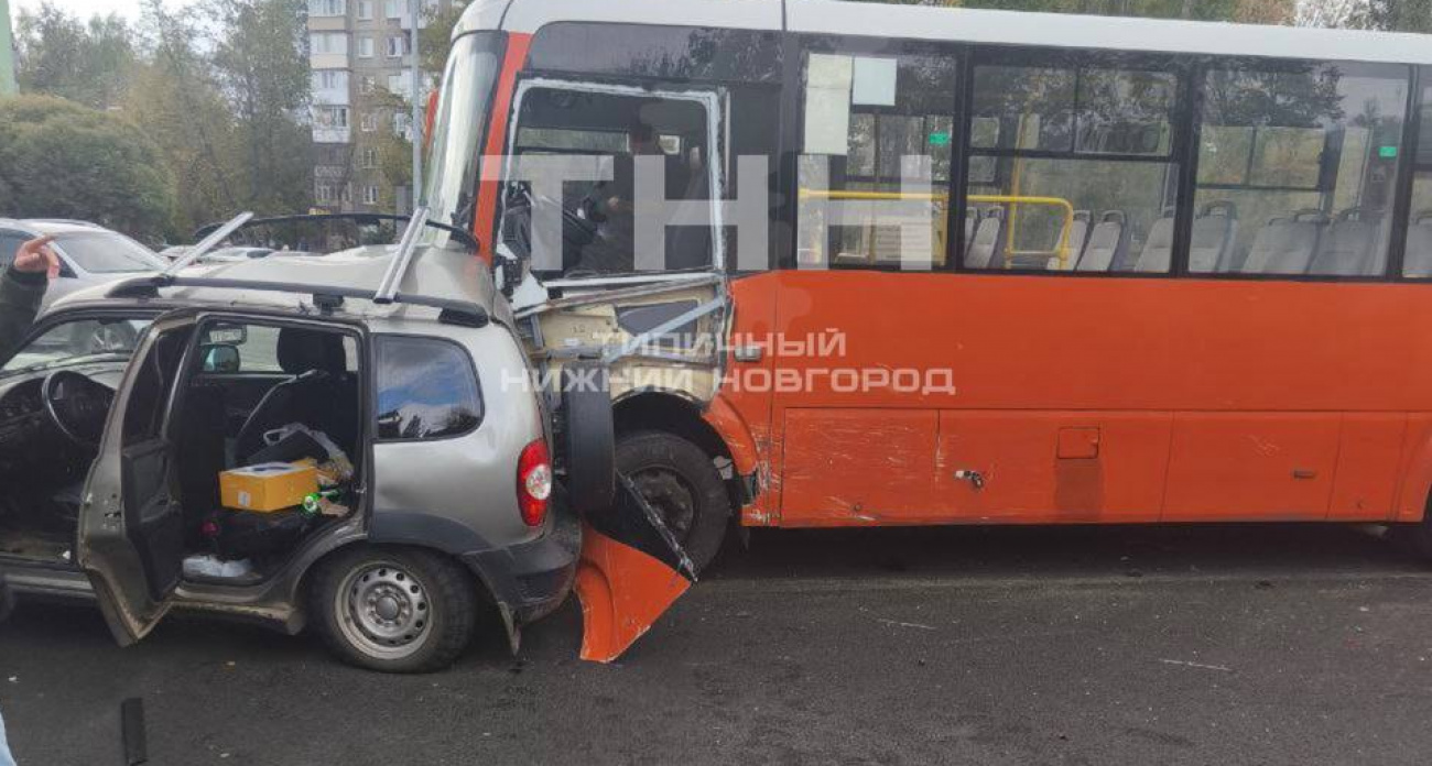 В Нижнем Новгороде автобус спровоцировал аварию с семью машинами