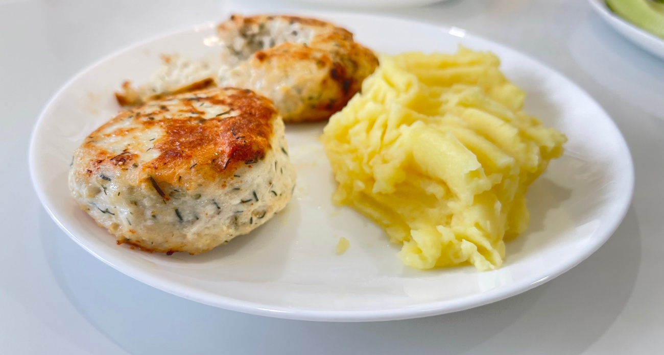 Не хлебный мякиш и не сало: добавляю это в фарш для сочности и вкуса - котлеты получаются нежнейшими