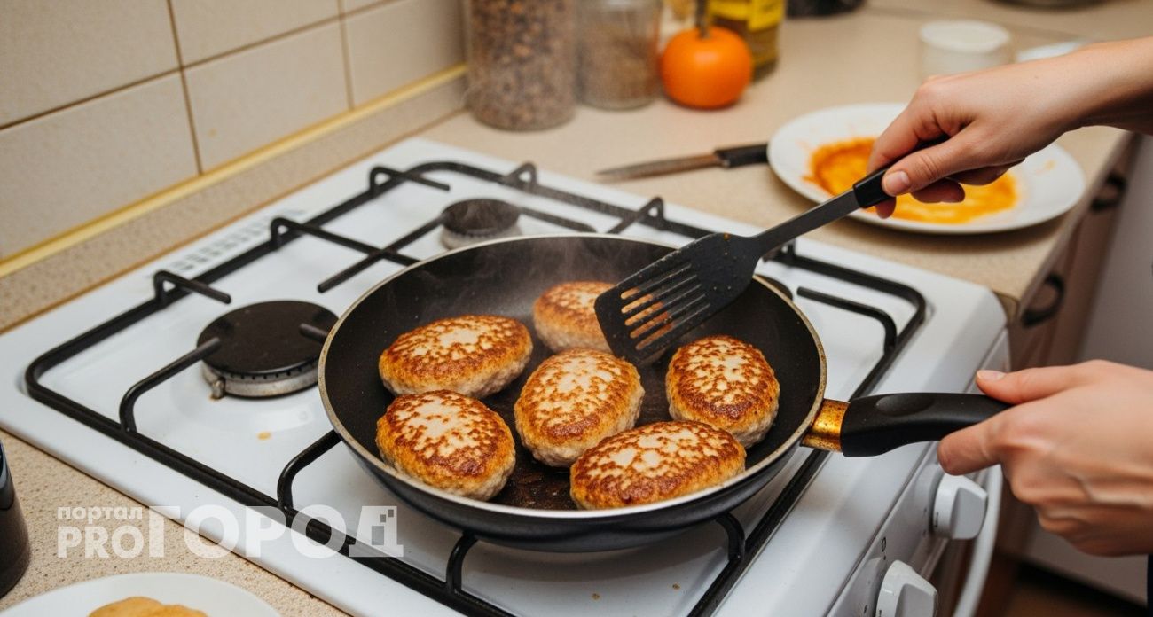 Не хлебный мякиш и не сало: вот что кладу в фарш для сочности и вкуса - котлеты получаются очень нежными и сочными