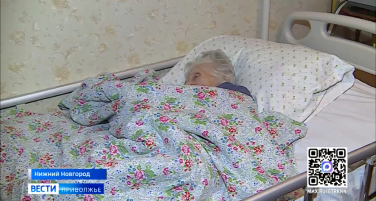 93-летняя нижегородка вынуждена спать под 5 одеялами в собственном доме: до ее квартиры не дошел отопительный сезон