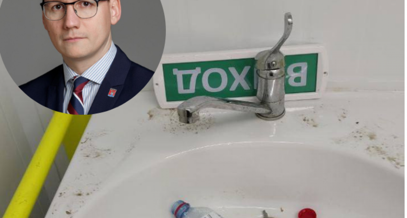 Это не туристы: жители Городецкого района останутся на зиму без уличных туалетов