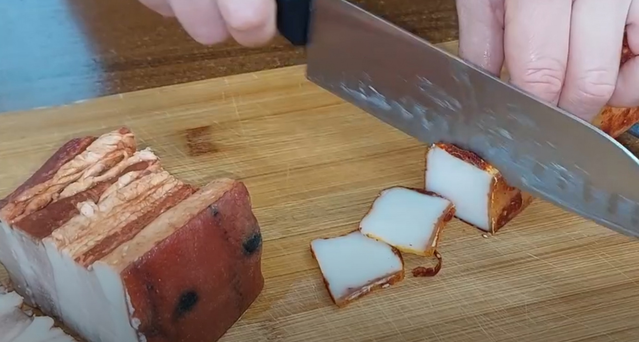 Как приготовить вкусное и нежное сало на зиму: три простых рецепта