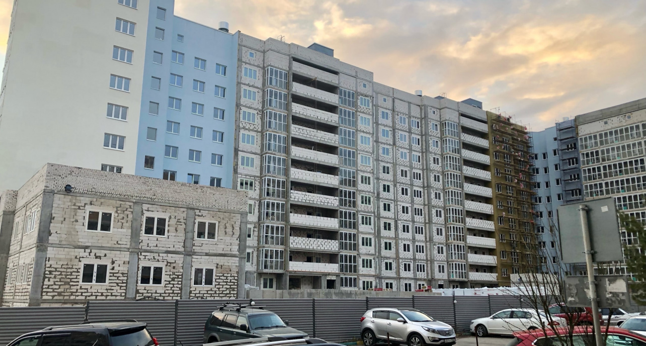 Верховный суд дал ответ, кому принадлежит парковка во дворе - прописанным в доме жильцам или владельцам квартир