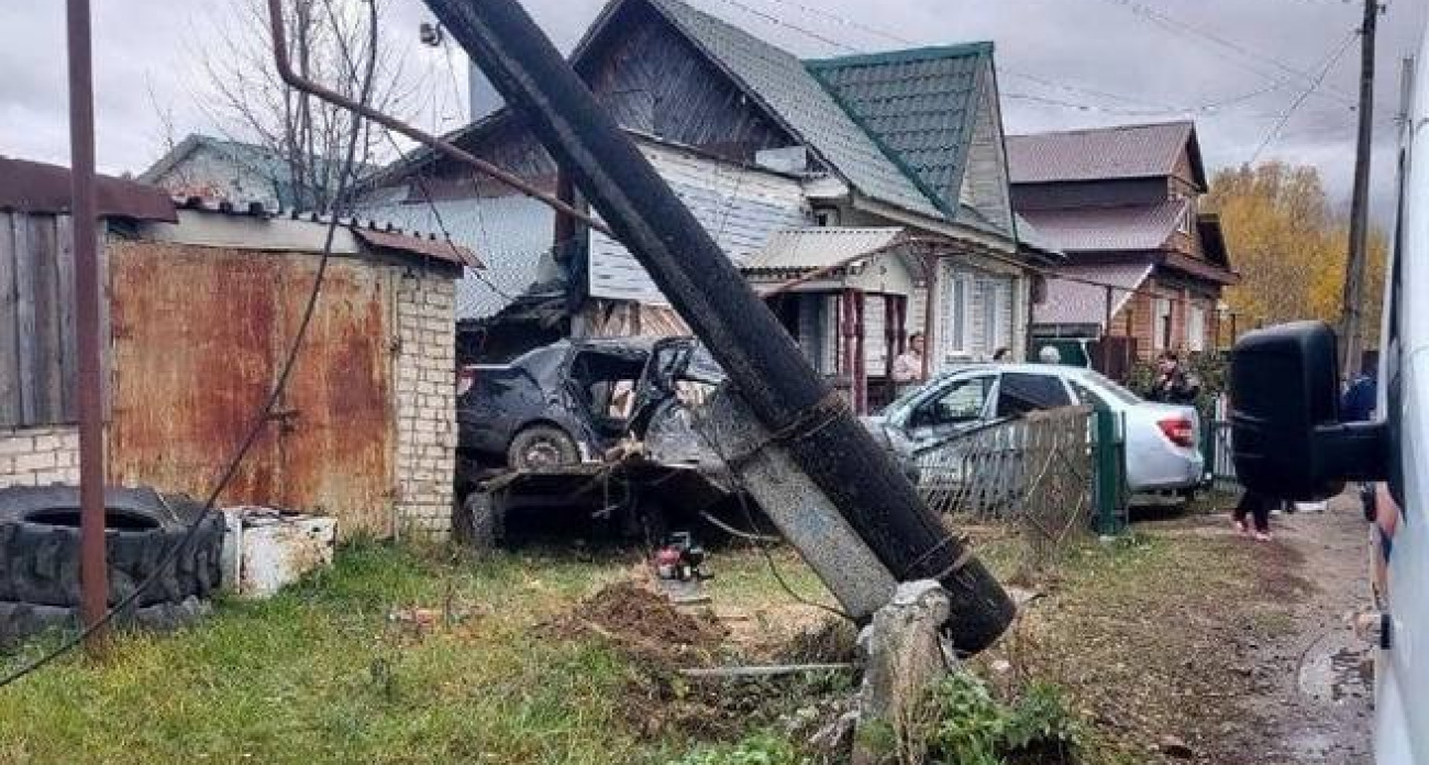 В Выксунском районе двое разбились в аварии с легковушкой