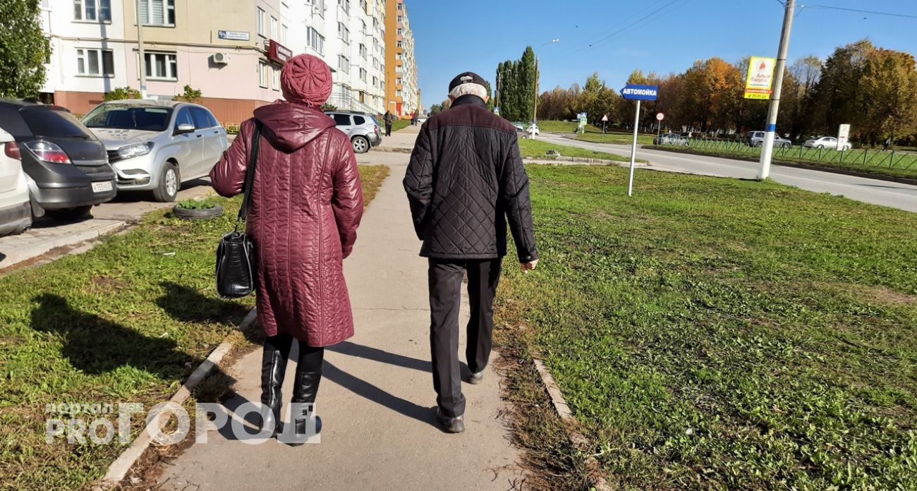 Думая, что разговаривает с бывшем работодателем, нижегородский пенсионер отдал тысячи долларов и евро курьеру