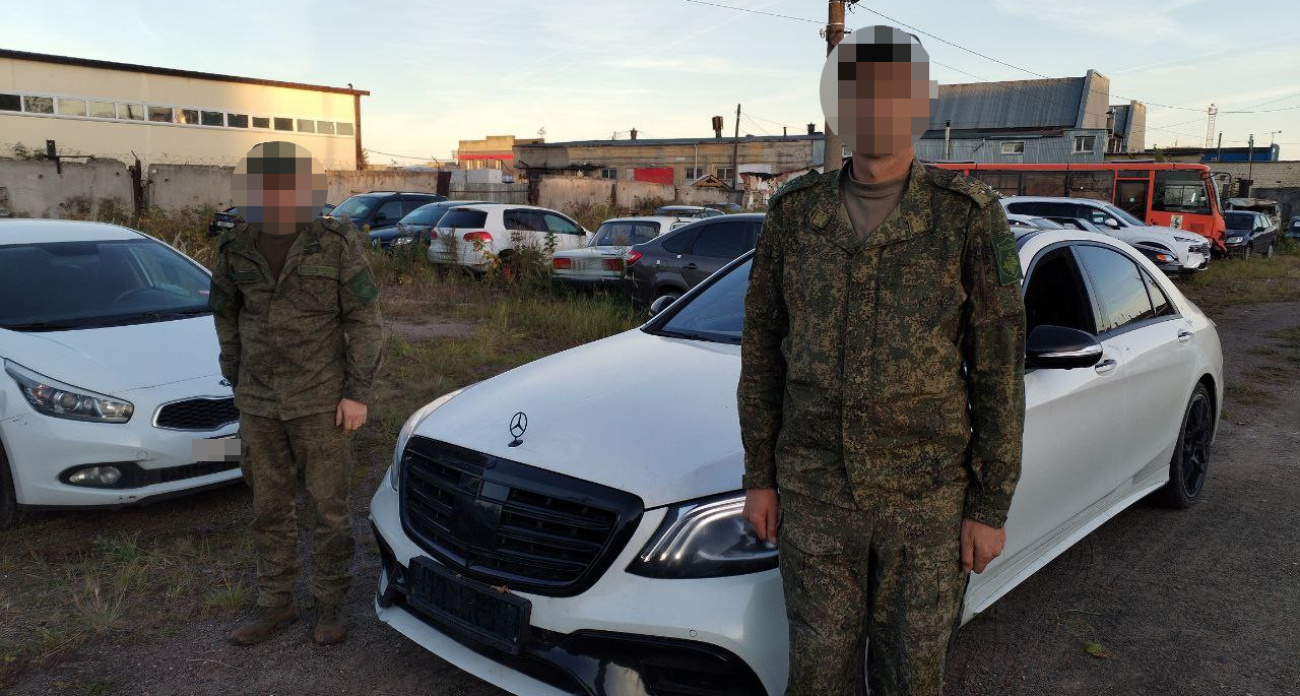 Две машины, включая Mercedes-Benz, отправились из Нижнего Новгорода на нужды СВО
