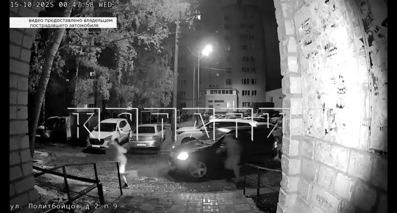 В Автозаводском районе местные жители устроили стрельбу и расстреляли машины во дворе
