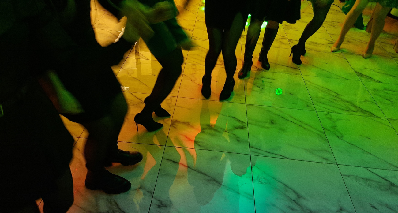 Это нужно поставить на новогодний стол в 2026 году для богатства: как задобрить Красную Огненную Лошадь