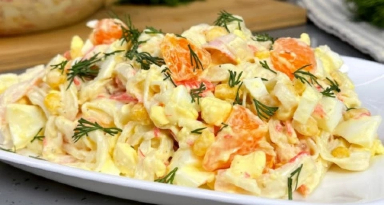 Забыла про надоевшие "Оливье" и "Шубу": нашла рецепт вкусного салата "Наслаждение" на Новый год