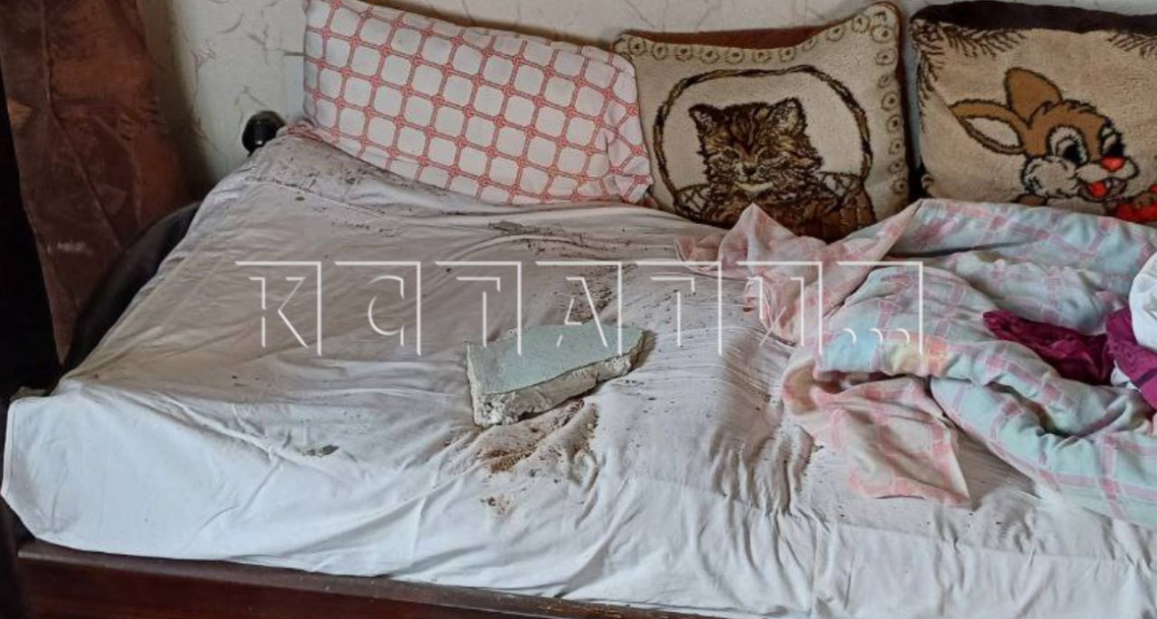 Потолок обрушился в одной из квартир в историческом центре Нижнего Новгорода