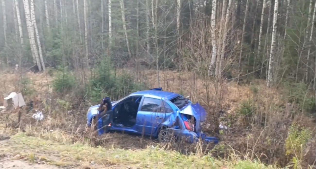 Водитель отечественной легковушки пострадал в аварии в Сокольском районе